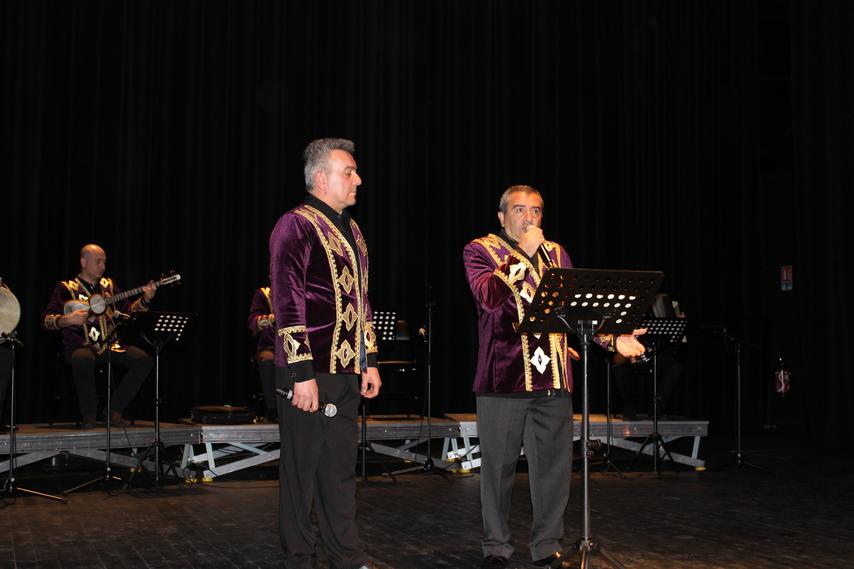 Chanteurs et musiciens traditionnels arméniens du groupe France Varpet